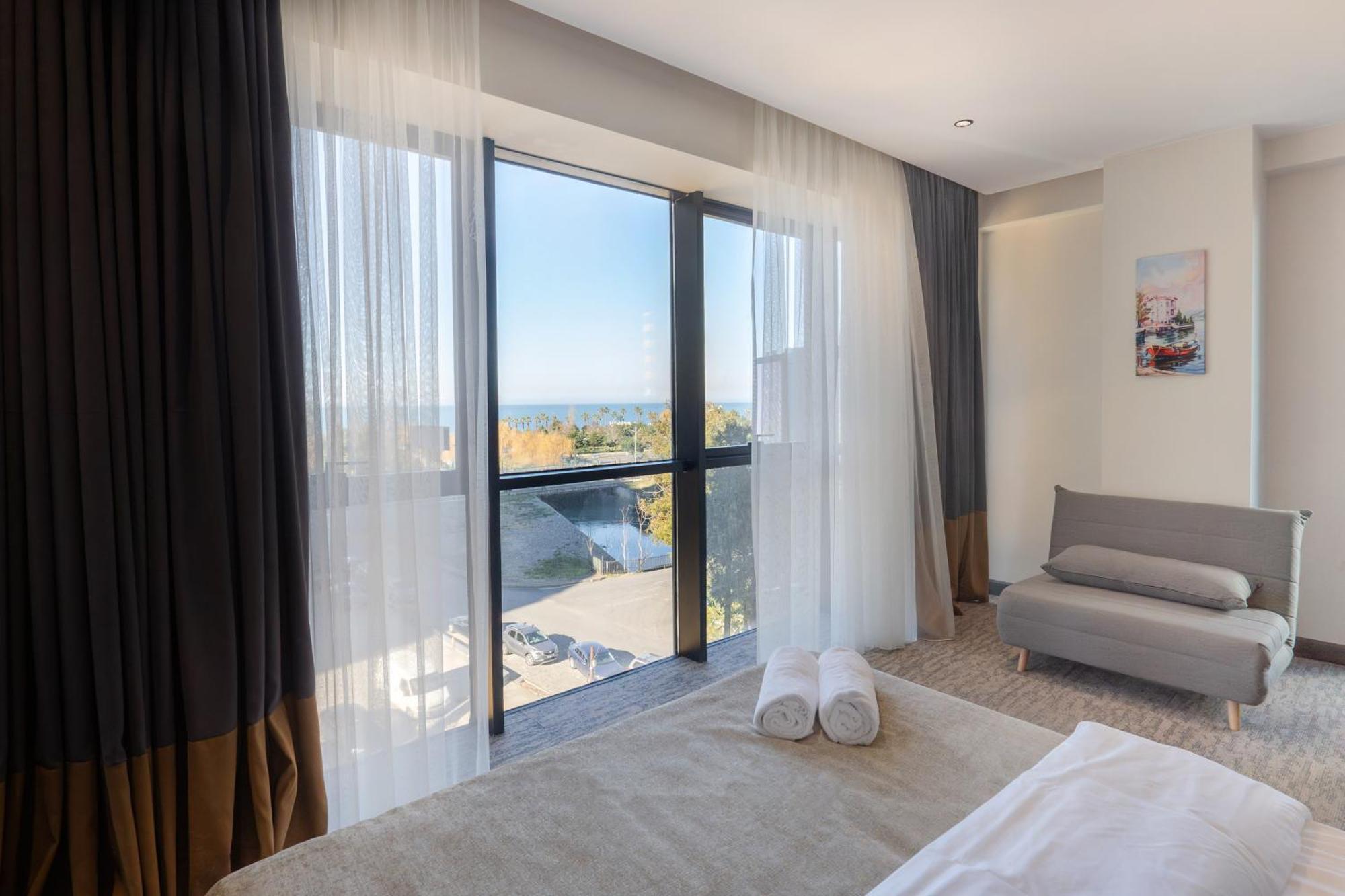 Nova Luxe Hotel & Residences باتومي المظهر الخارجي الصورة